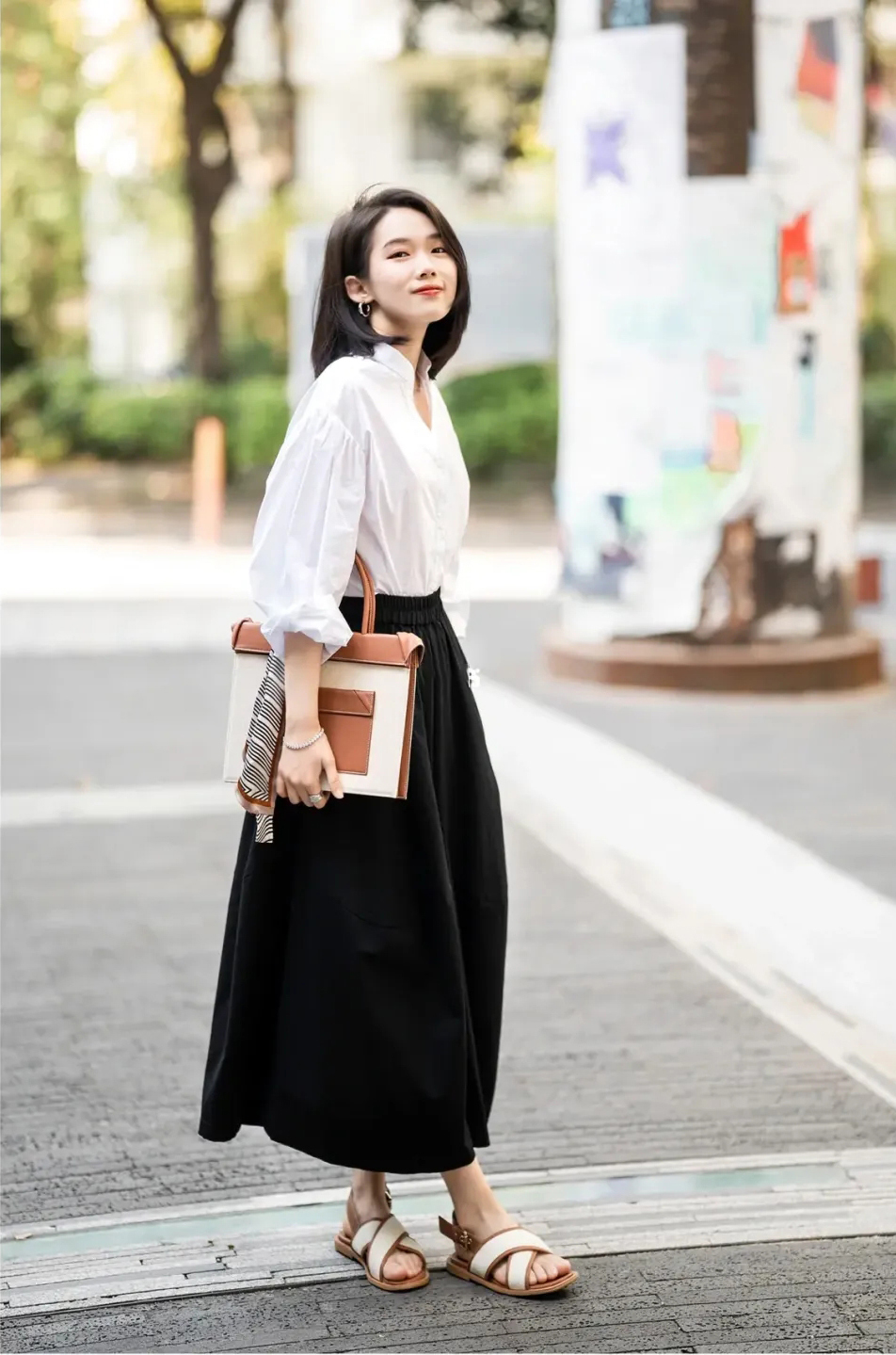 Street style Châu Á: - Ảnh 1. Street style Châu Á: - Ảnh 1.