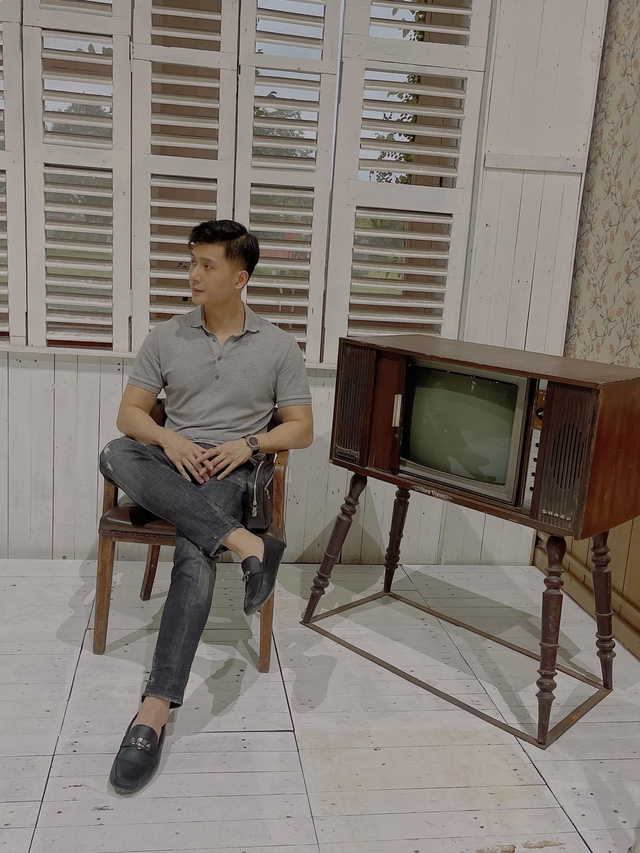 Bê nguyên style 'nghiêm túc' từ đời thực đến 'Thương ngày nắng về 2' của Lâm Bảo Châu - tình trẻ Lệ Quyên - Ảnh 11. Bê nguyên style 'nghiêm túc' từ đời thực đến 'Thương ngày nắng về 2' của Lâm Bảo Châu - tình trẻ Lệ Quyên - Ảnh 11.
