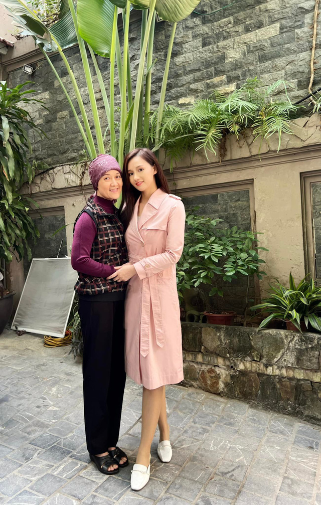Vân Dung 3 lần làm mẹ vợ điệu đà, đến 'mẹ vợ Việt Anh' trong 'Chồng cũ, vợ cũ, người yêu cũ', thay đổi ngoạn mục thế nào? - Ảnh 4. Vân Dung 3 lần làm mẹ vợ điệu đà, đến 'mẹ vợ Việt Anh' trong 'Chồng cũ, vợ cũ, người yêu cũ', thay đổi ngoạn mục thế nào? - Ảnh 4.