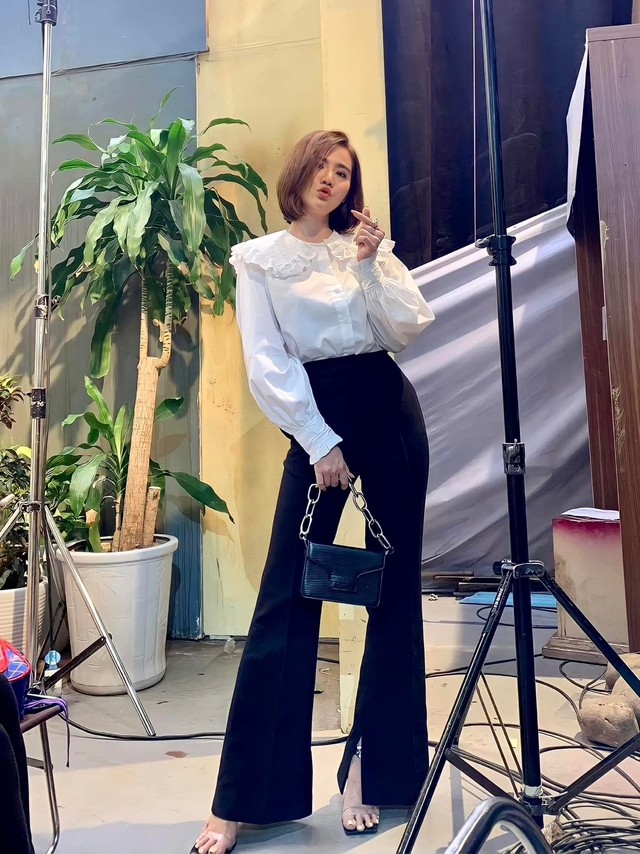Style công sở của Huyền Lizzie 'Thương ngày nắng về 2' chỉn chu, đầy màu sắc 'ăn đứt' phần 1 - Ảnh 9. Style công sở của Huyền Lizzie 'Thương ngày nắng về 2' chỉn chu, đầy màu sắc 'ăn đứt' phần 1 - Ảnh 9.