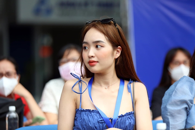 SEA Games vào mùa, dàn gái xinh có người mặc cả bikini khoe hình thể đi cổ vũ - Ảnh 5. SEA Games vào mùa, dàn gái xinh có người mặc cả bikini khoe hình thể đi cổ vũ - Ảnh 5.