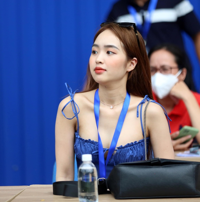 SEA Games vào mùa, dàn gái xinh có người mặc cả bikini khoe hình thể đi cổ vũ - Ảnh 6. SEA Games vào mùa, dàn gái xinh có người mặc cả bikini khoe hình thể đi cổ vũ - Ảnh 6.