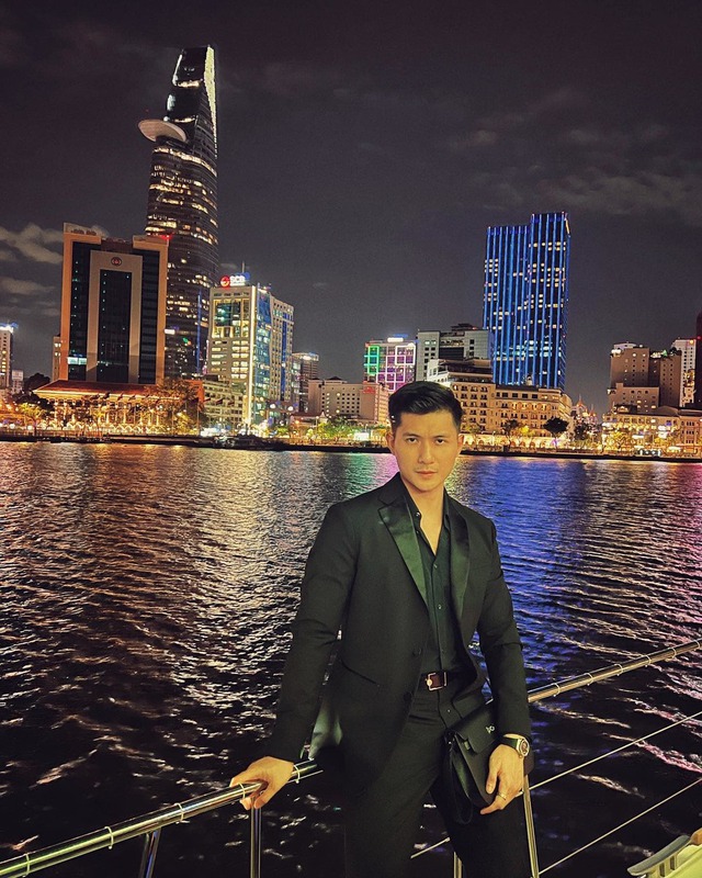 Bê nguyên style 'nghiêm túc' từ đời thực đến 'Thương ngày nắng về 2' của Lâm Bảo Châu - tình trẻ Lệ Quyên - Ảnh 6. Bê nguyên style 'nghiêm túc' từ đời thực đến 'Thương ngày nắng về 2' của Lâm Bảo Châu - tình trẻ Lệ Quyên - Ảnh 6.