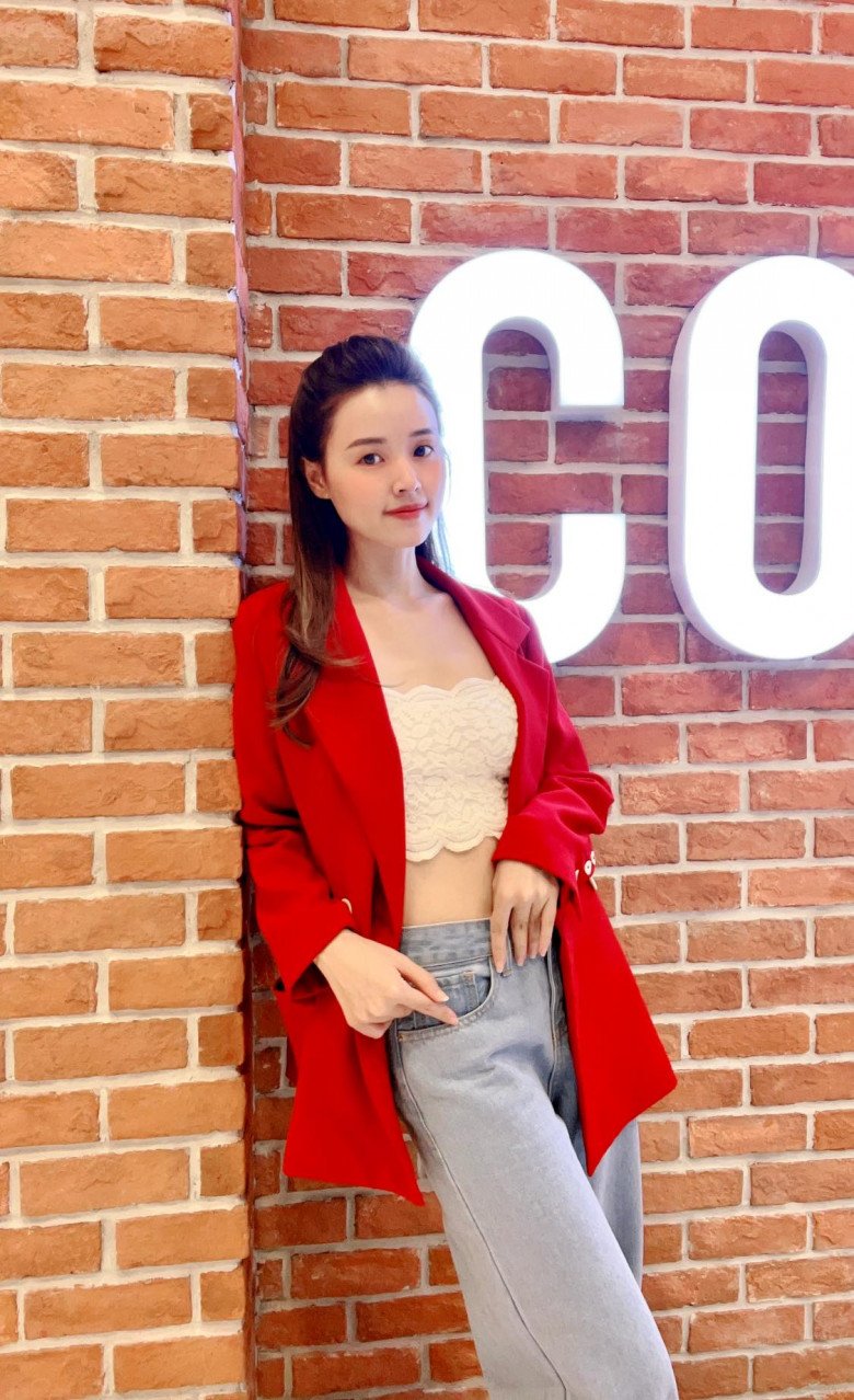 Cô giáo Midu diện đồ đi chùa, kín đáo mà vẫn đẹp lạ lùng - Ảnh 8. Cô giáo Midu diện đồ đi chùa, kín đáo mà vẫn đẹp lạ lùng - Ảnh 8.