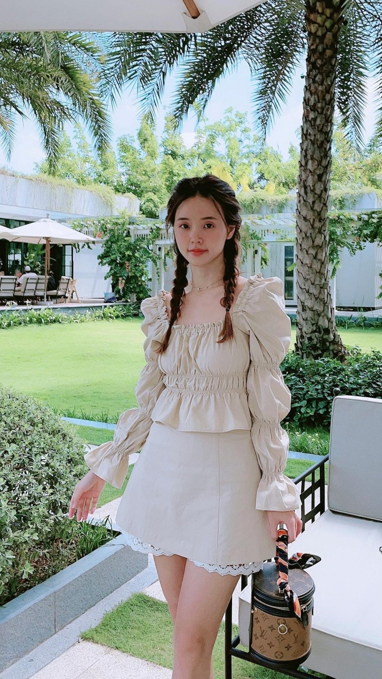 Cô giáo Midu diện đồ đi chùa, kín đáo mà vẫn đẹp lạ lùng - Ảnh 6. Cô giáo Midu diện đồ đi chùa, kín đáo mà vẫn đẹp lạ lùng - Ảnh 6.
