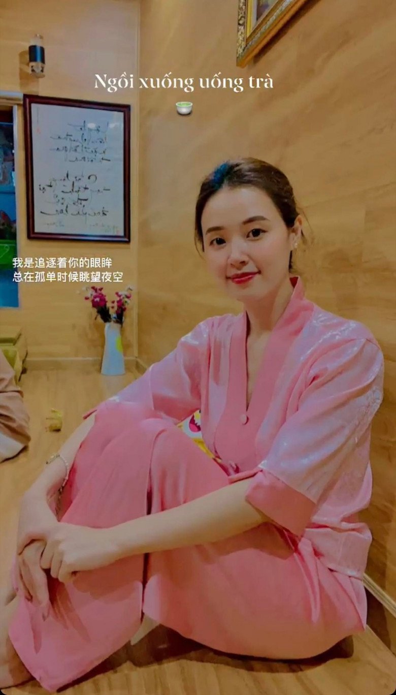 Cô giáo Midu diện đồ đi chùa, kín đáo mà vẫn đẹp lạ lùng - Ảnh 3. Cô giáo Midu diện đồ đi chùa, kín đáo mà vẫn đẹp lạ lùng - Ảnh 3.