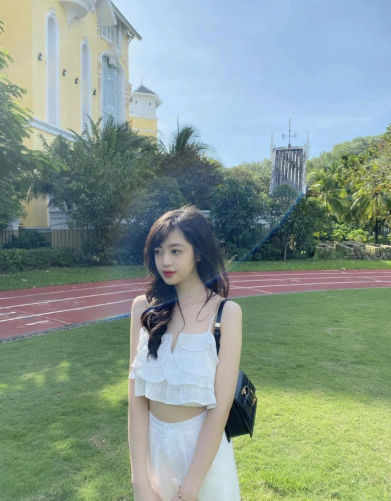 Diện đồng phục tốt nghiệp, nữ sinh hàng không vẫn xinh đẹp như hoa hậu - Ảnh 12. Diện đồng phục tốt nghiệp, nữ sinh hàng không vẫn xinh đẹp như hoa hậu - Ảnh 12.