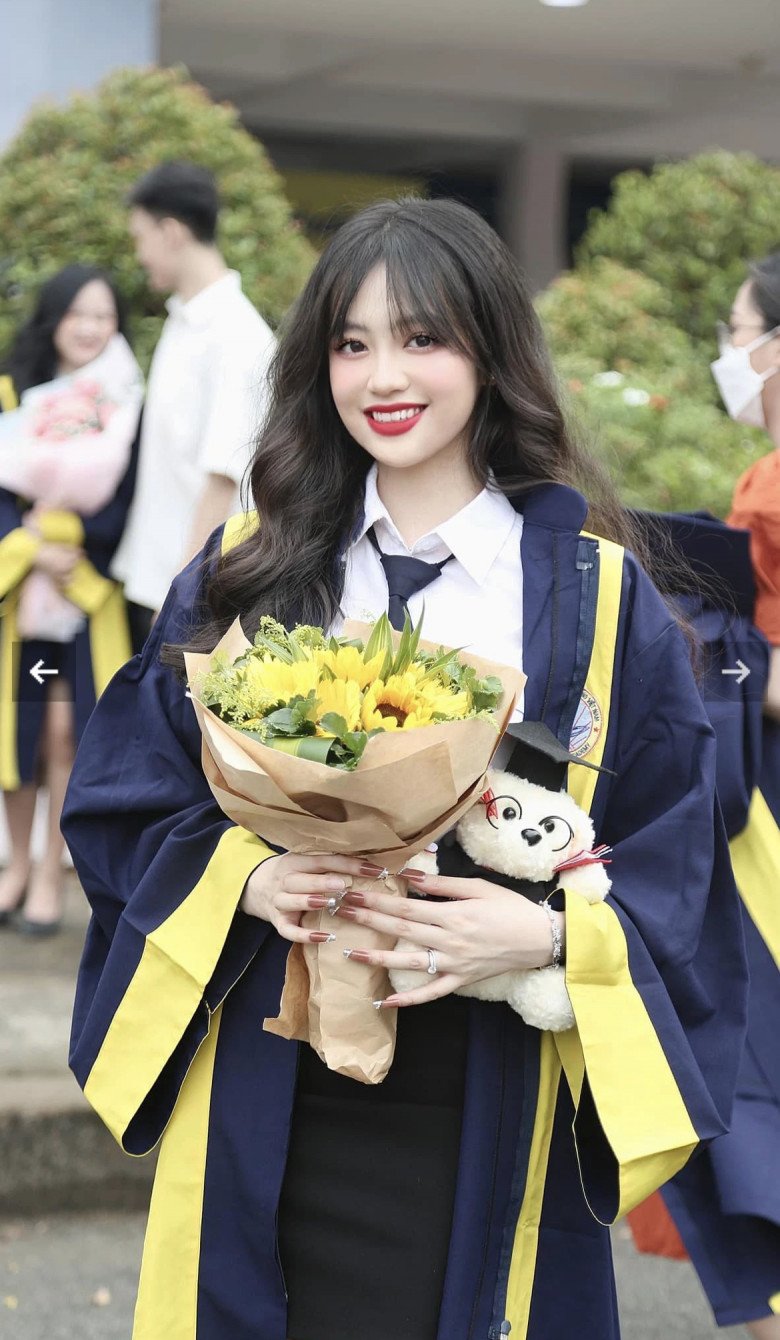 Diện đồng phục tốt nghiệp, nữ sinh hàng không vẫn xinh đẹp như hoa hậu - Ảnh 2. Diện đồng phục tốt nghiệp, nữ sinh hàng không vẫn xinh đẹp như hoa hậu - Ảnh 2.