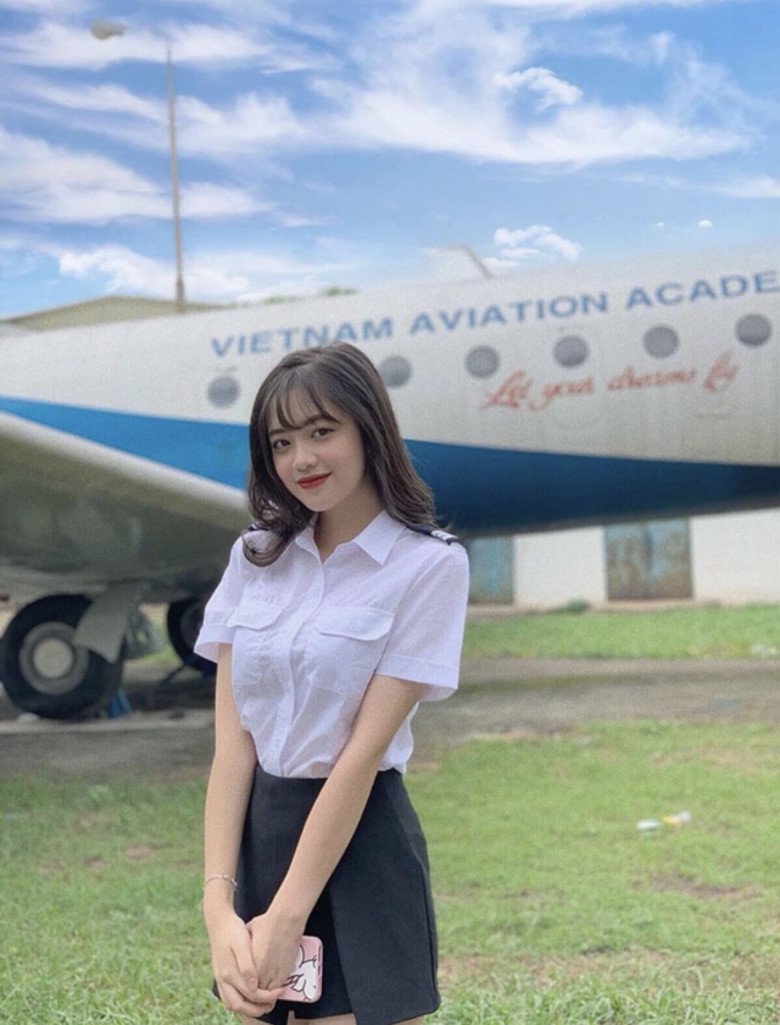 Diện đồng phục tốt nghiệp, nữ sinh hàng không vẫn xinh đẹp như hoa hậu - Ảnh 7. Diện đồng phục tốt nghiệp, nữ sinh hàng không vẫn xinh đẹp như hoa hậu - Ảnh 7.