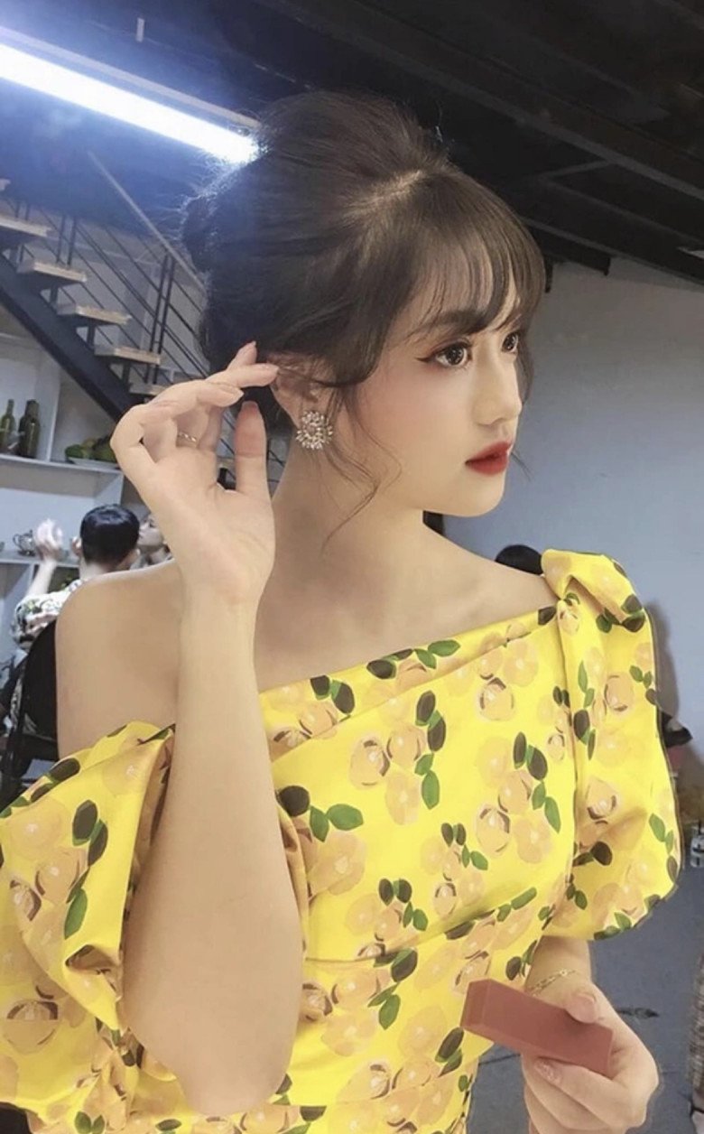 Diện đồng phục tốt nghiệp, nữ sinh hàng không vẫn xinh đẹp như hoa hậu - Ảnh 9. Diện đồng phục tốt nghiệp, nữ sinh hàng không vẫn xinh đẹp như hoa hậu - Ảnh 9.
