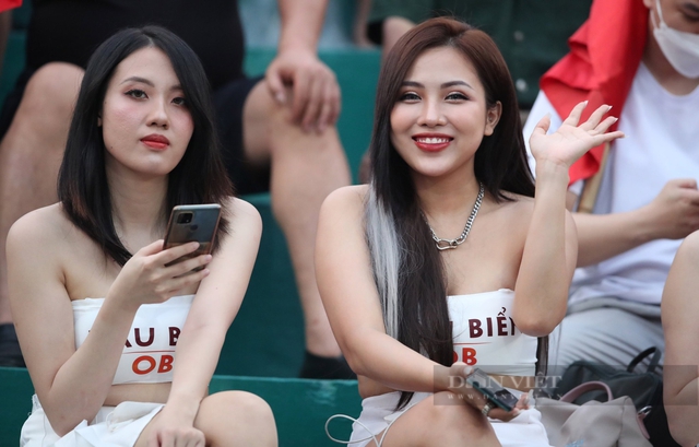 SEA Games vào mùa, dàn gái xinh có người mặc cả bikini khoe hình thể đi cổ vũ - Ảnh 7. SEA Games vào mùa, dàn gái xinh có người mặc cả bikini khoe hình thể đi cổ vũ - Ảnh 7.