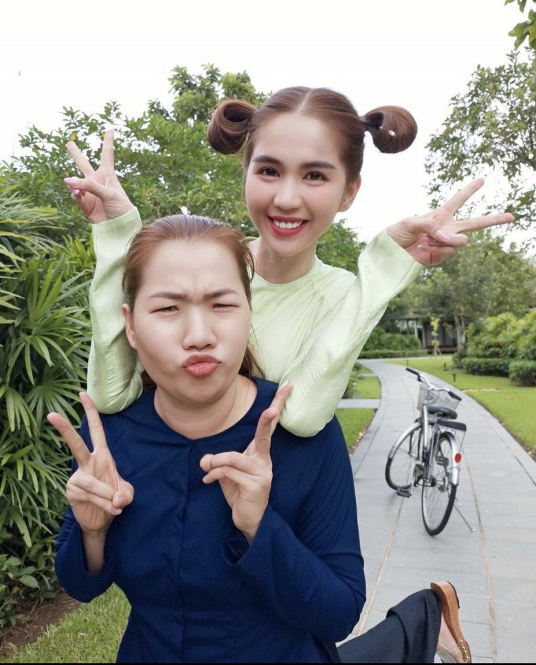 Người giúp việc nhà Ngọc Trinh giờ đổi đời, đi mua hàng hiệu ký set như đại gia - Ảnh 6. Người giúp việc nhà Ngọc Trinh giờ đổi đời, đi mua hàng hiệu ký set như đại gia - Ảnh 6.