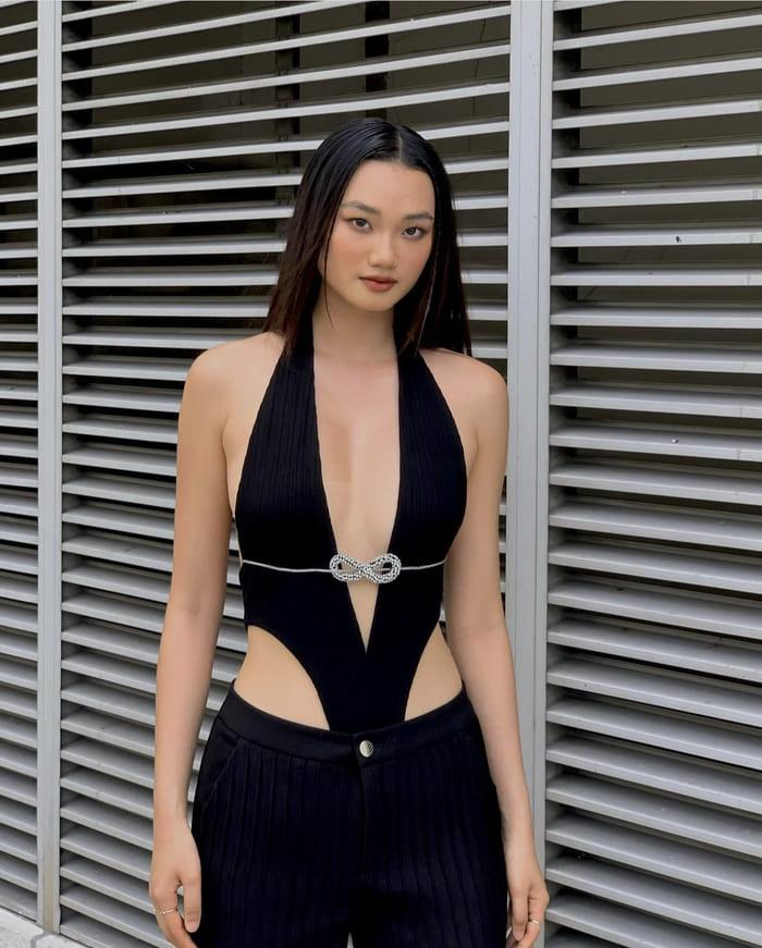 Hà Hồ váy độc lạ với bikini, Tóc Tiên như chiếc nơ trên sân khấu - Ảnh 13. Hà Hồ váy độc lạ với bikini, Tóc Tiên như chiếc nơ trên sân khấu - Ảnh 13.